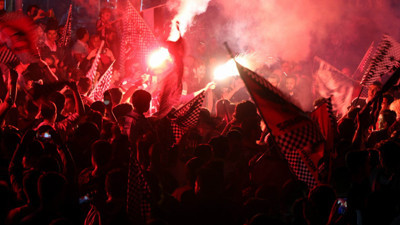 Beşiktaş taraftarları şampiyonluğu kutladı