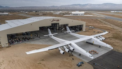 Dünyanın en büyük uçağı göründü