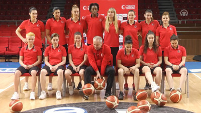 Potanın perileri basınla buluştu