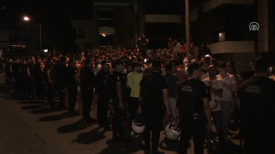 Galatasaraylı taraftarlardan Florya'da protesto