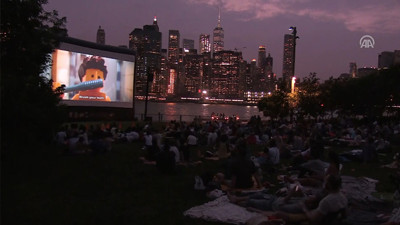 New Yorkluların açık hava sineması keyfi