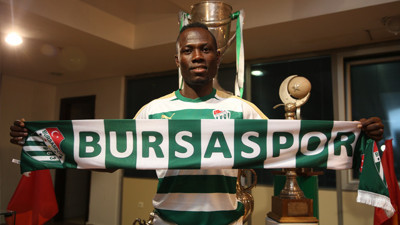 Bursaspor Badu ile sözleşme imzaladı