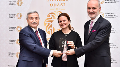 İTO, Ebru Şapoğlu'na plaket verdi