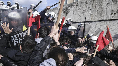 Yunanistan'da "kemer sıkma" karşıtı gösteride arbede