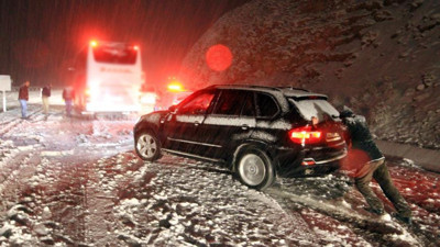 Kar yağışı ve çalışmalar ulaşıma engel oluyor