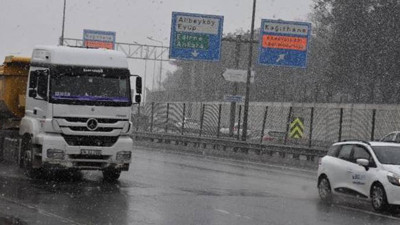 İstanbul'da kar yağışı etkisini artırdı