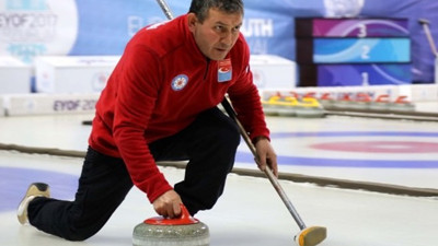Kaporta ustasının "curling" tutkusu