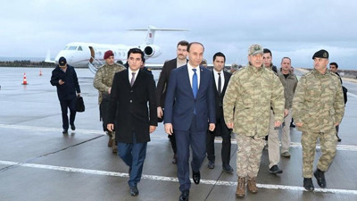Orgeneral Akar, Suriye sınırındaki birliklerde denetimlerde bulundu