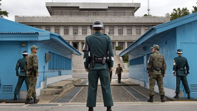 Kore'de buzlar eriyor