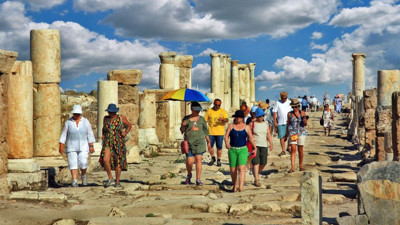 Turizmden 26.3 milyar dolar geldi