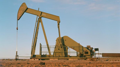 Azalan kuyu sayısı petrol fiyatlarına destek oldu