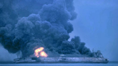 İran petrol gemisindeki yangın sürüyor