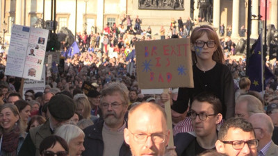 Londra'da yüz binler yeni Brexit referandumu için yürüdü