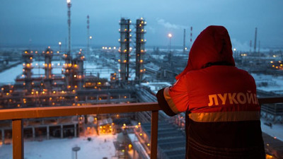 Lukoil, yaptırımlar nedeniyle İran'dan petrol alımını durdurdu