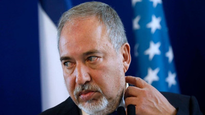 İsrail savunma bakanı ateşkese kızdı, istifa etti