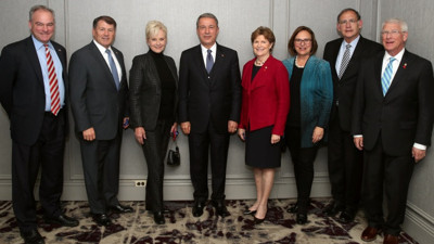 Milli Savunma Bakanı Akar, ABD’li senatörlerle bir araya geldi