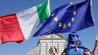 AB'den İtalya'ya yaptırım uyarısı