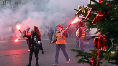 Fransa'da işçi, memur ve emekliler alanlarda