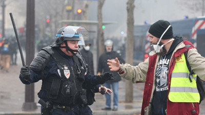 Fransa'daki gösterilerde 263 yaralı, 630 gözaltı
