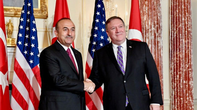 Çavuşoğlu, "çekiliyoruz" açıklaması sonrası Pompeo ile görüştü