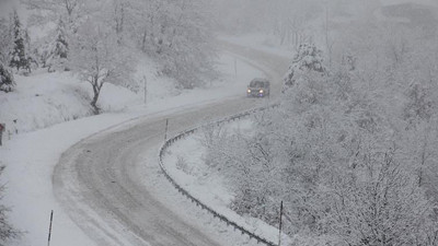 Kar ve tipi 40 yolu ulaşıma kapattı