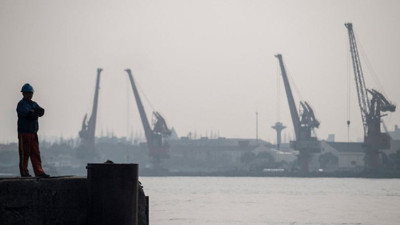 Suudi Arabistan ve Rusya petrol üretimini günlük 750 bin varil kısacak