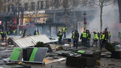 Paris'te gösteriler öncesi 32 gözaltı