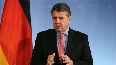 İsrail ve Almanya arasında canlı yayında gerilim