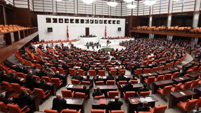 Meclis'te 7 KHK kabul edildi