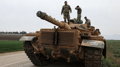 Afrin'e yoğun topçu atışları başladı