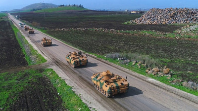 Askeri araç sevkiyatı drone ile görüntülendi