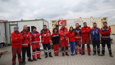 Sınırın sıfır noktasında şifa dağıtıyorlar