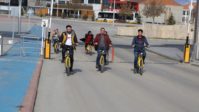 Üniversiteliler 'akıllı bisiklet' ile kampüs yollarında