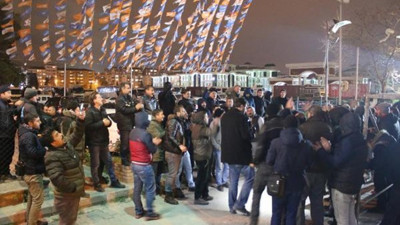 AK Parti il binası önünde 'taşeron' eylemi