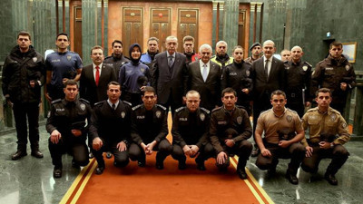 Emniyet personeli yeni üniformalarıyla Beştepe'de