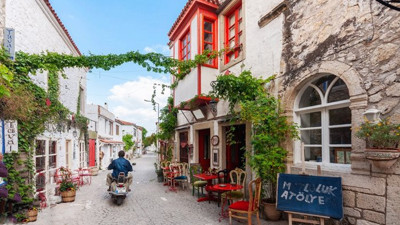 Turizmciler: Çeşme'ye havalimanı şart