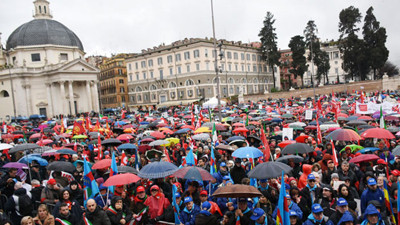 İtalya'da seçim öncesi ırkçılığa karşı gösteri