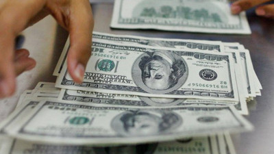 Dolar baskı altında, TL değerleniyor