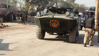 Pakistan'da bombalı saldırı: 11 asker öldü
