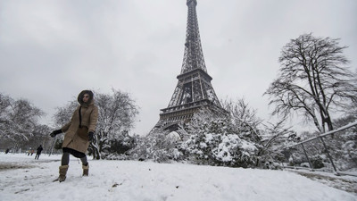 Eyfel Kulesi kar yağışı nedeniyle kapatıldı