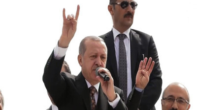 Cumhurbaşkanı Erdoğan'dan bozkurt işareti
