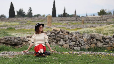 Çinli turist Pamukkale'yi sevdi