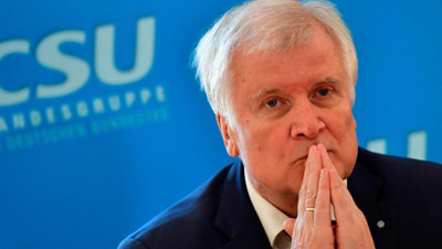 Almanya İçişleri Bakanı: İslam Almanya'ya ait değildir