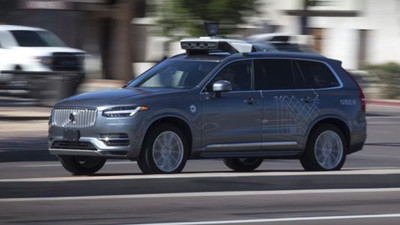 Uber'in sürücüsüz aracı kaza yaptı: 1 ölü