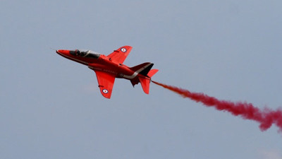 İngiltere Hava Kuvvetlerine ait gösteri uçağı düştü