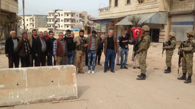 Afrin'de halk 18 teröristi TSK'ya teslim etti