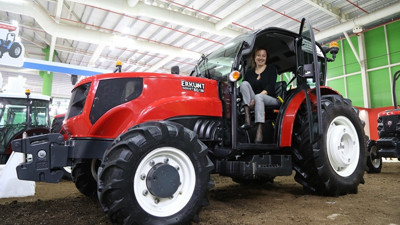Tasarımına 'kadın eli' değen traktör ilgi görüyor