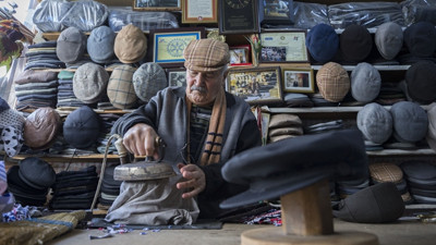 Ekmeğini 63 yıldır kasketten çıkarıyor