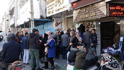 İranlılar döviz bürolarına akın etti