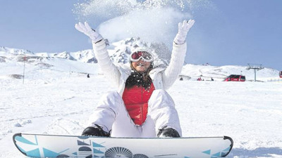Erciyes’te karla kol kola bir mola
